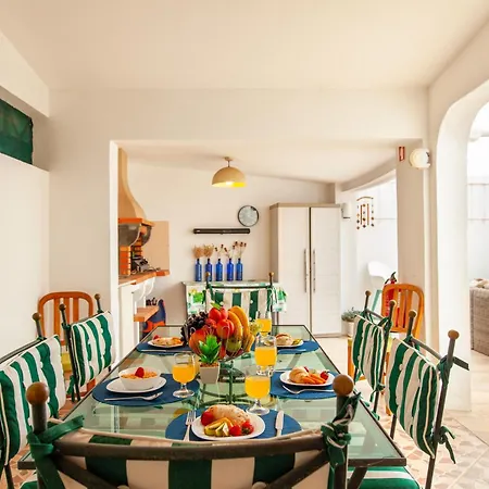 Thai - Com Bbq E Piscina Aquecivel Em * Albufeira